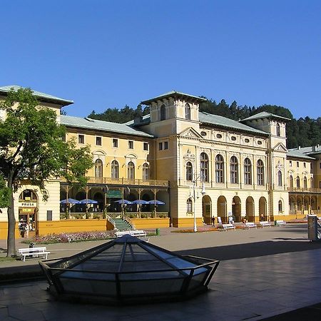 Stary Dom Zdrojowy Hotel Криница-Здруй Екстериор снимка