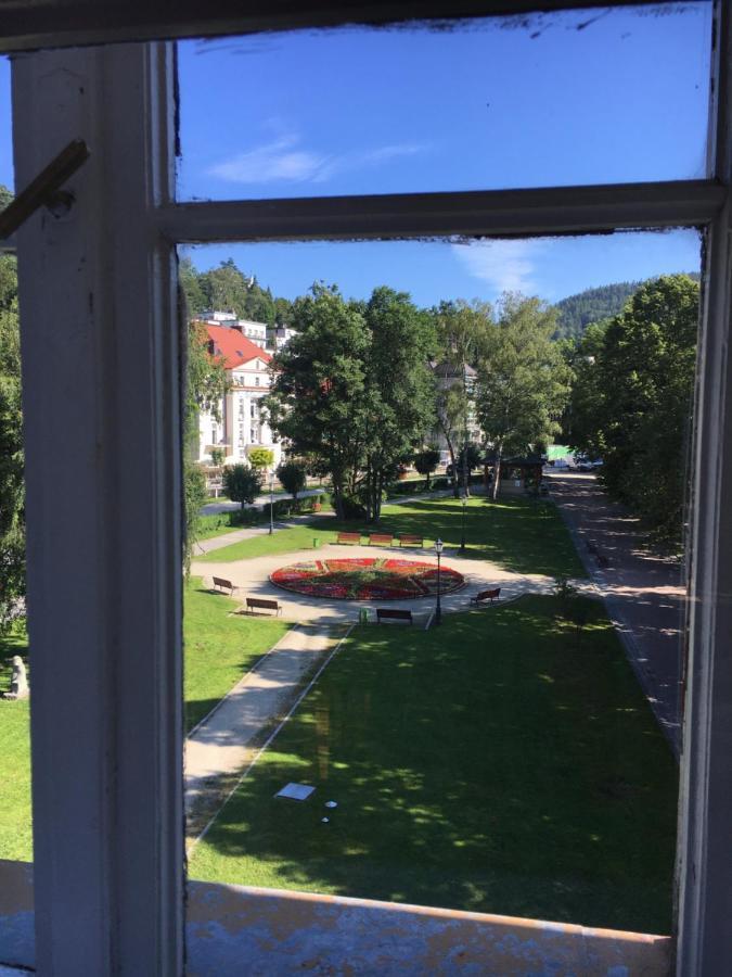 Stary Dom Zdrojowy Hotel Криница-Здруй Екстериор снимка