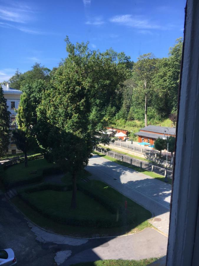 Stary Dom Zdrojowy Hotel Криница-Здруй Екстериор снимка