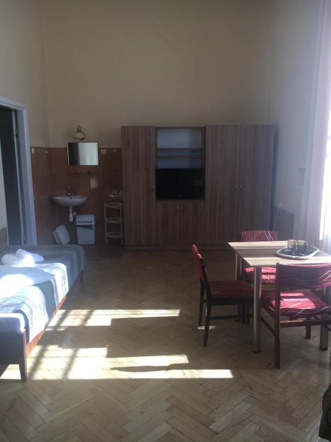 Stary Dom Zdrojowy Hotel Криница-Здруй Екстериор снимка