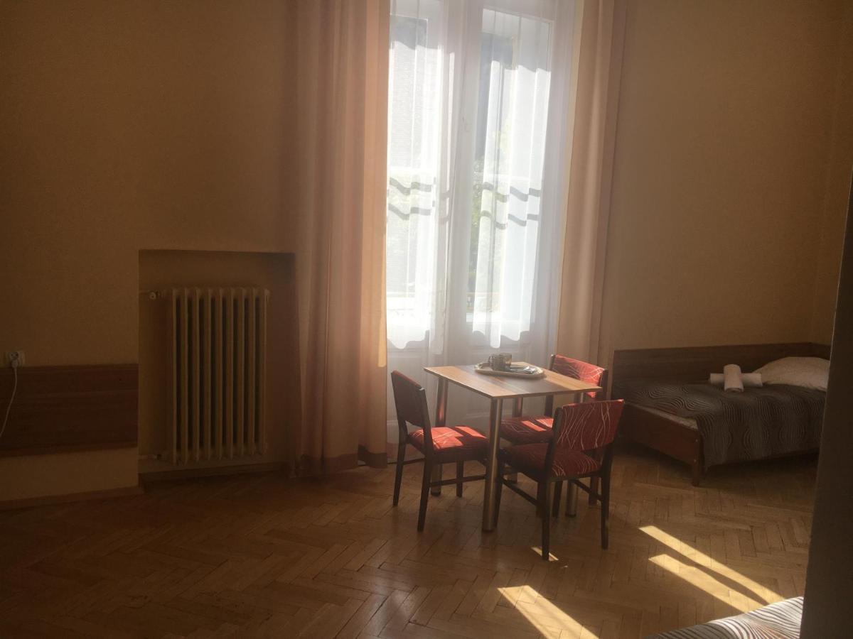 Stary Dom Zdrojowy Hotel Криница-Здруй Екстериор снимка