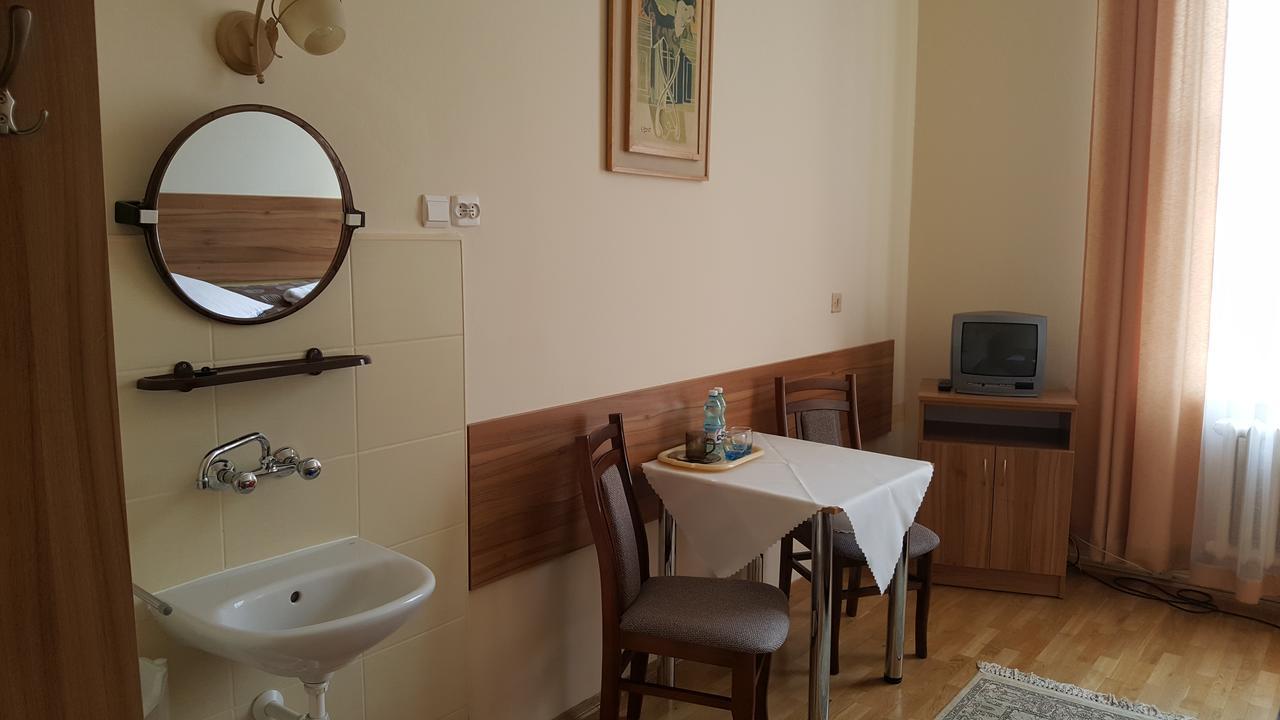 Stary Dom Zdrojowy Hotel Криница-Здруй Екстериор снимка