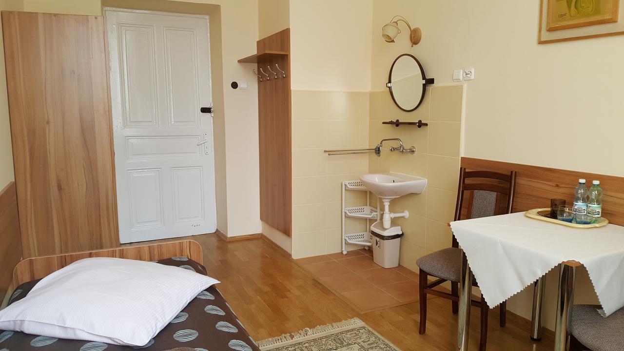 Stary Dom Zdrojowy Hotel Криница-Здруй Екстериор снимка
