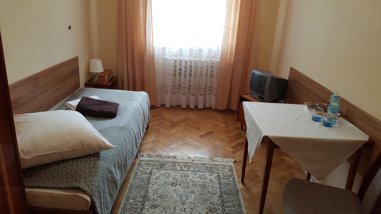 Stary Dom Zdrojowy Hotel Криница-Здруй Екстериор снимка