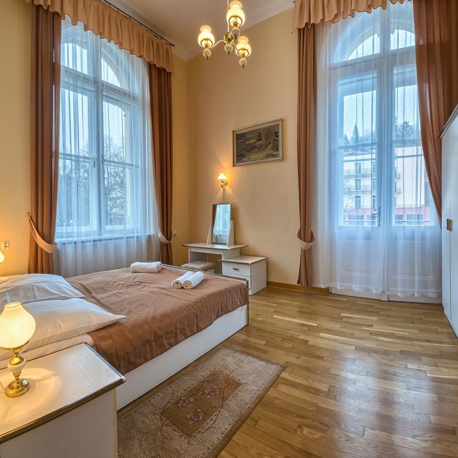Stary Dom Zdrojowy Hotel Криница-Здруй Екстериор снимка