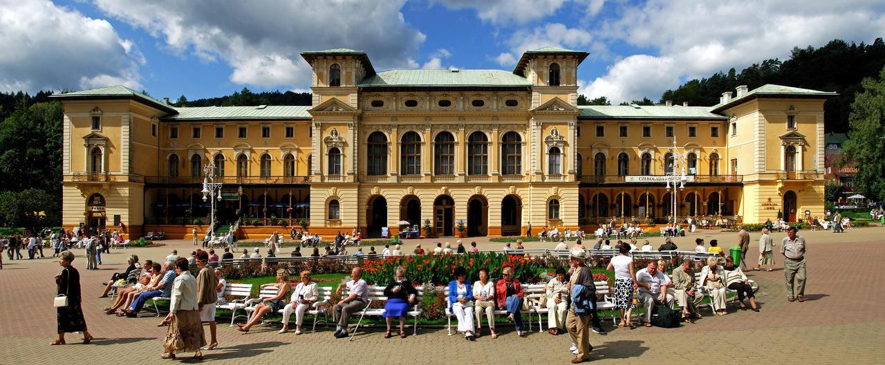 Stary Dom Zdrojowy Hotel Криница-Здруй Екстериор снимка