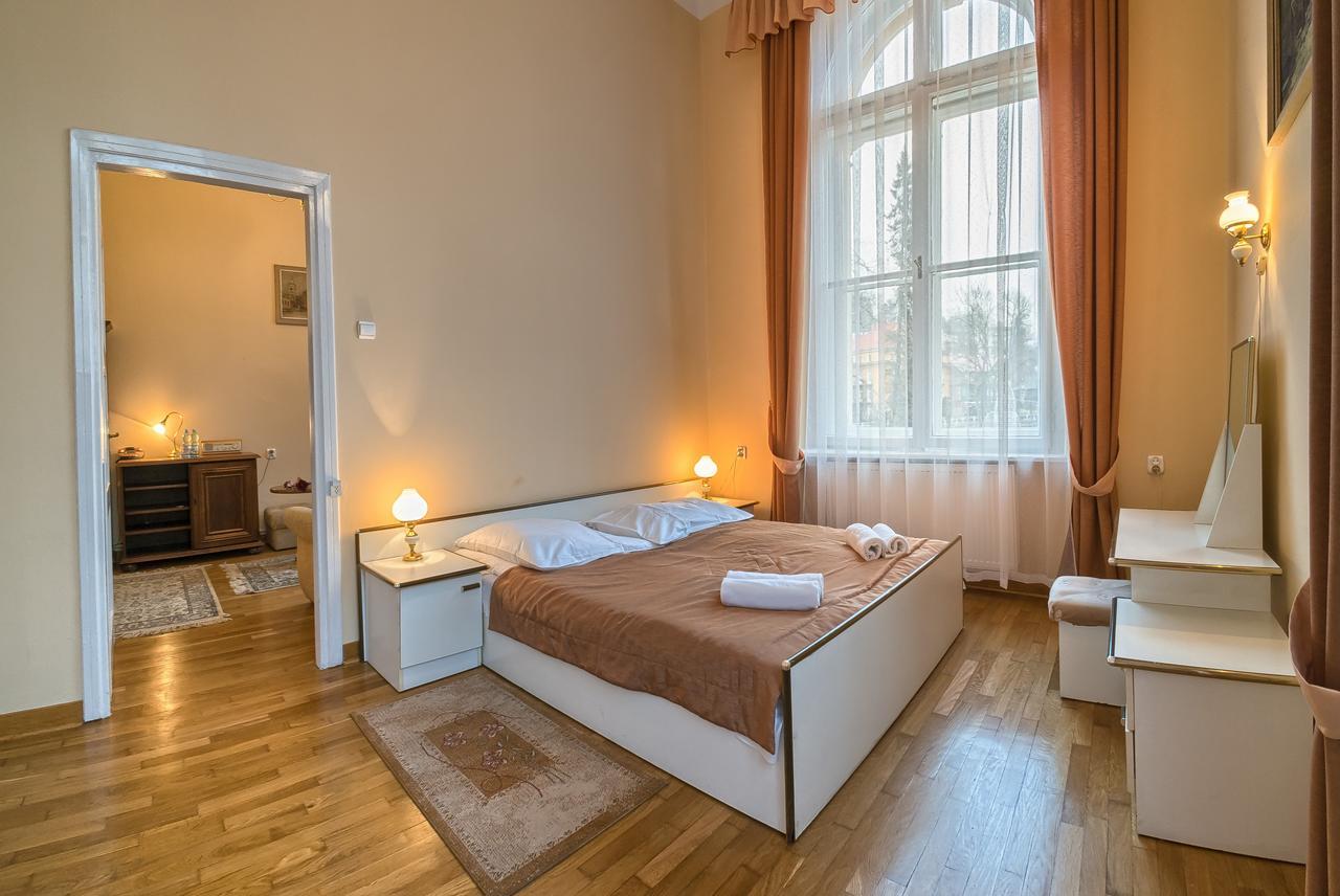 Stary Dom Zdrojowy Hotel Криница-Здруй Екстериор снимка