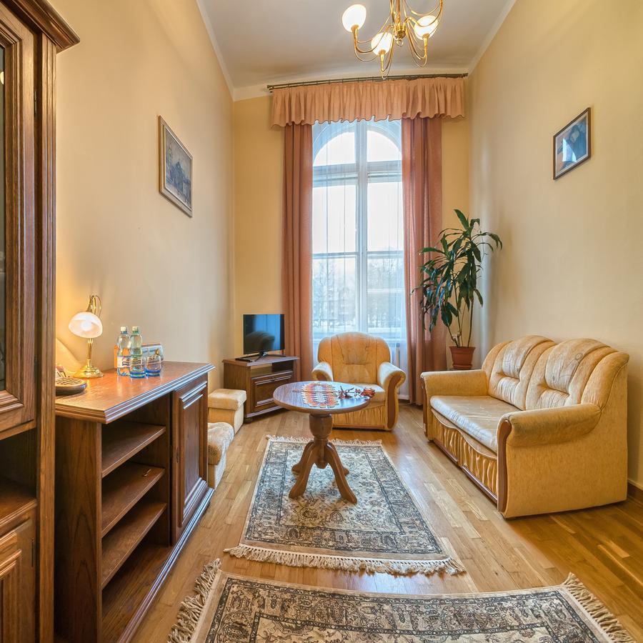 Stary Dom Zdrojowy Hotel Криница-Здруй Екстериор снимка