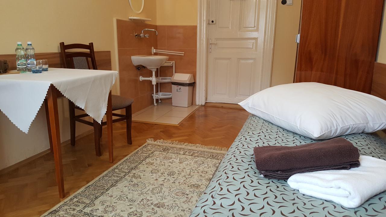 Stary Dom Zdrojowy Hotel Криница-Здруй Екстериор снимка