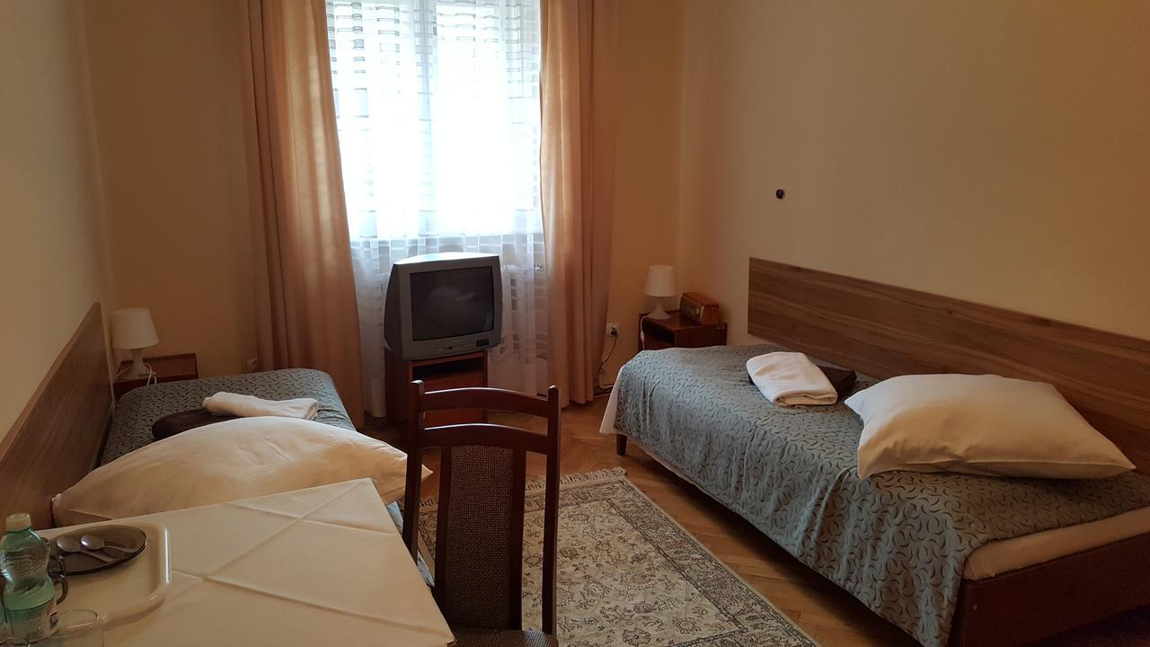 Stary Dom Zdrojowy Hotel Криница-Здруй Екстериор снимка