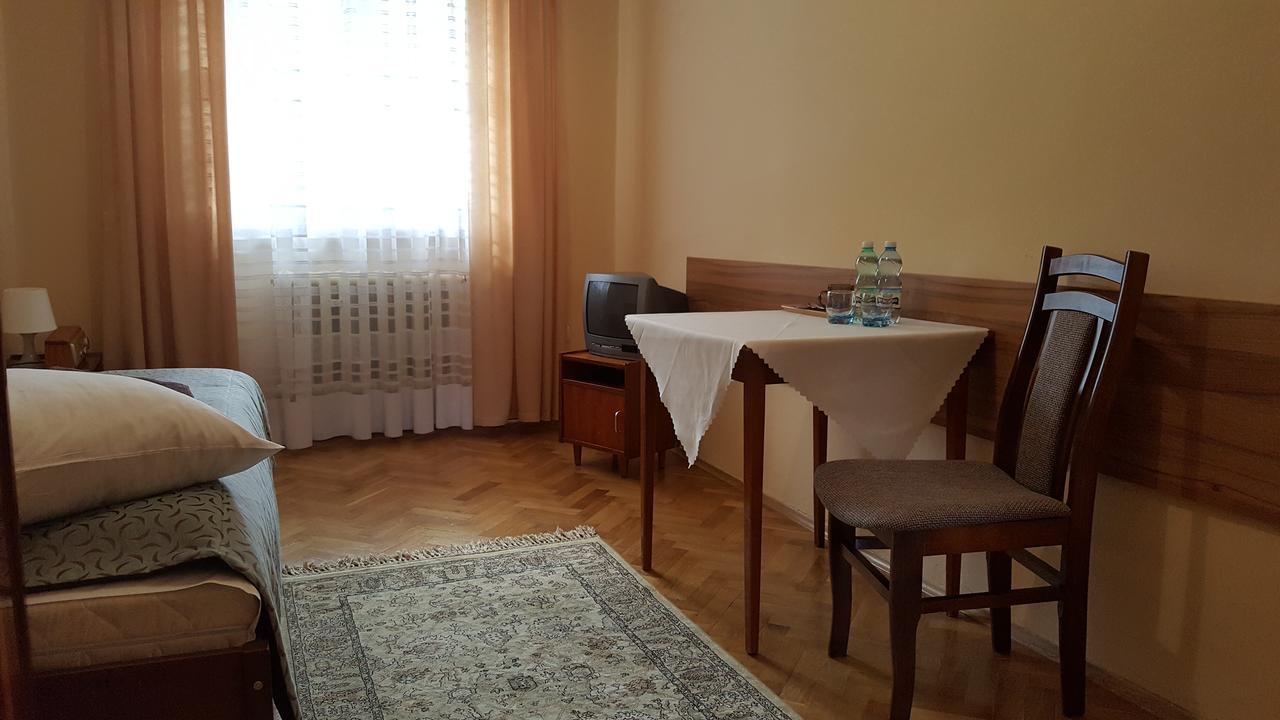 Stary Dom Zdrojowy Hotel Криница-Здруй Екстериор снимка