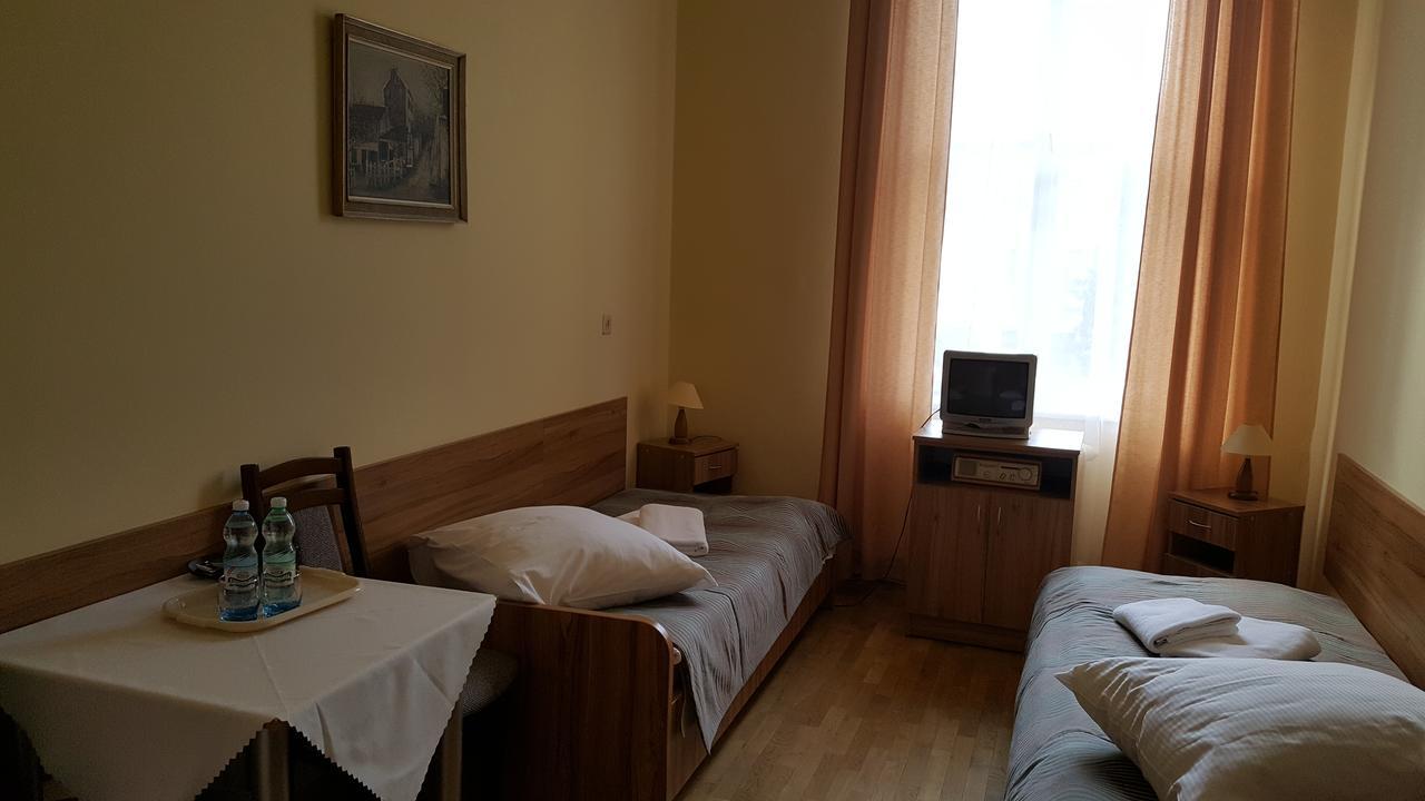 Stary Dom Zdrojowy Hotel Криница-Здруй Екстериор снимка