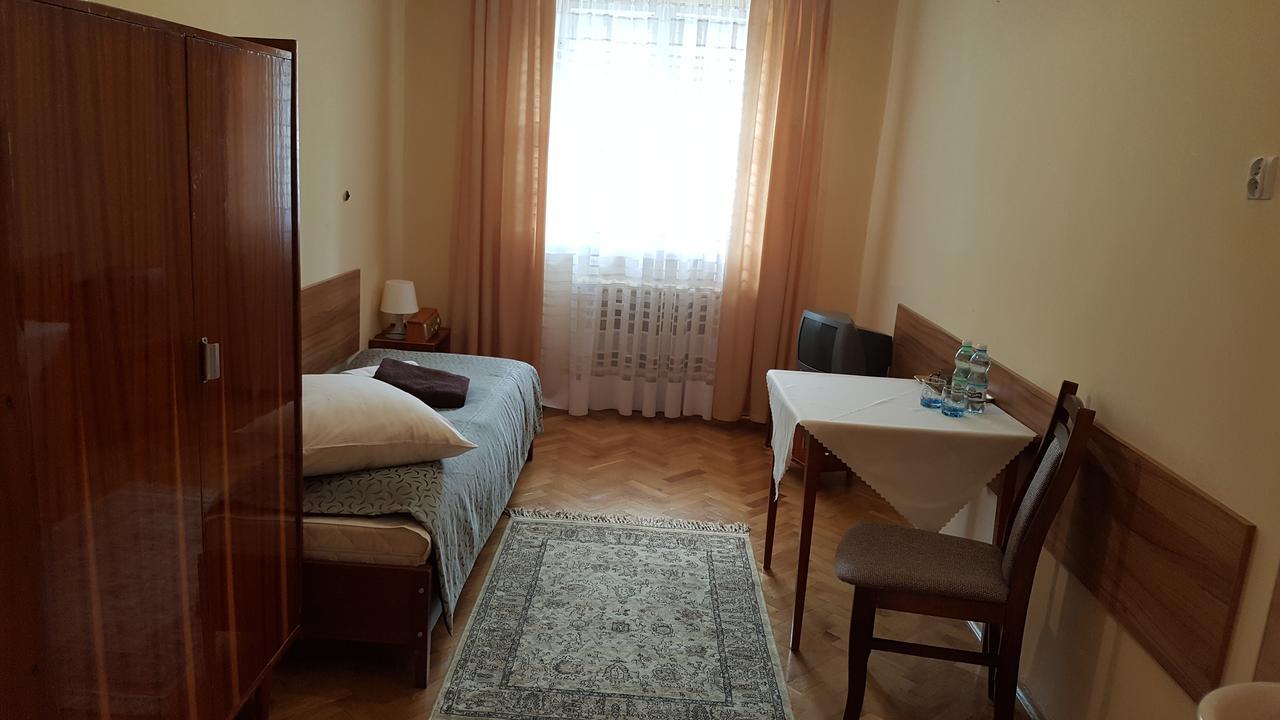 Stary Dom Zdrojowy Hotel Криница-Здруй Екстериор снимка