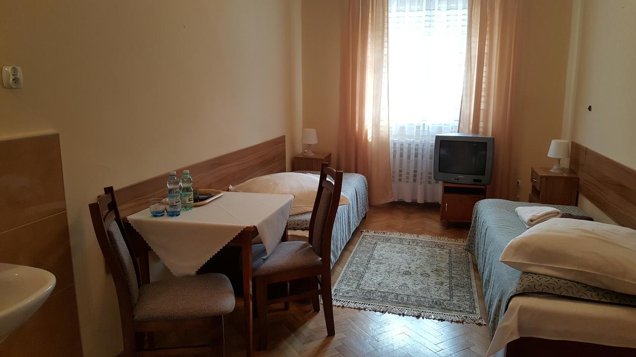 Stary Dom Zdrojowy Hotel Криница-Здруй Екстериор снимка