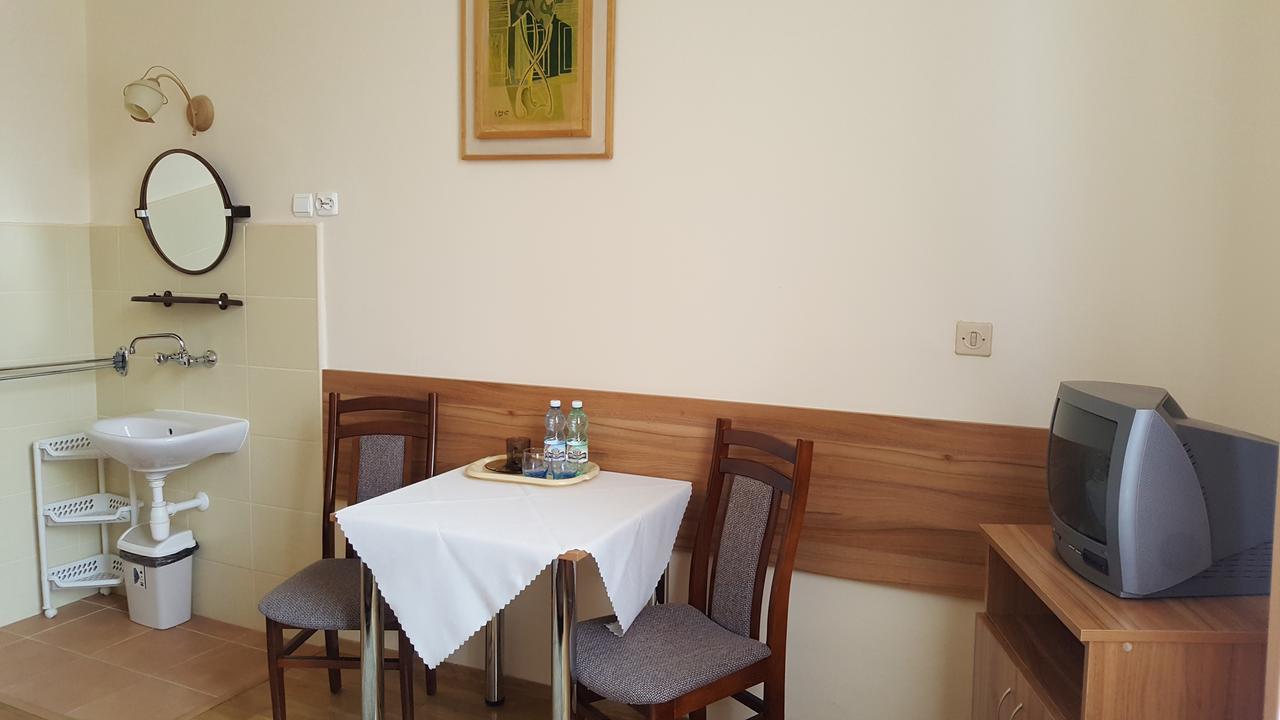 Stary Dom Zdrojowy Hotel Криница-Здруй Екстериор снимка