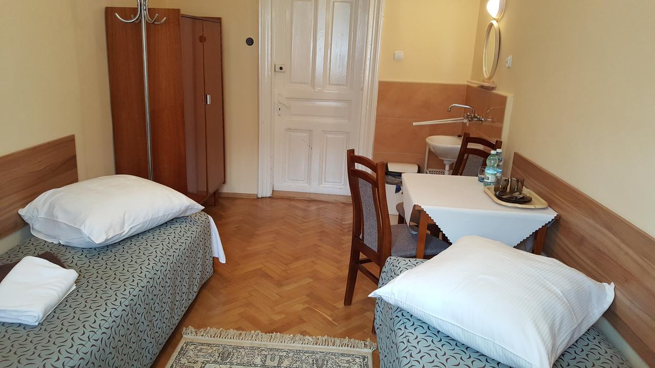 Stary Dom Zdrojowy Hotel Криница-Здруй Екстериор снимка