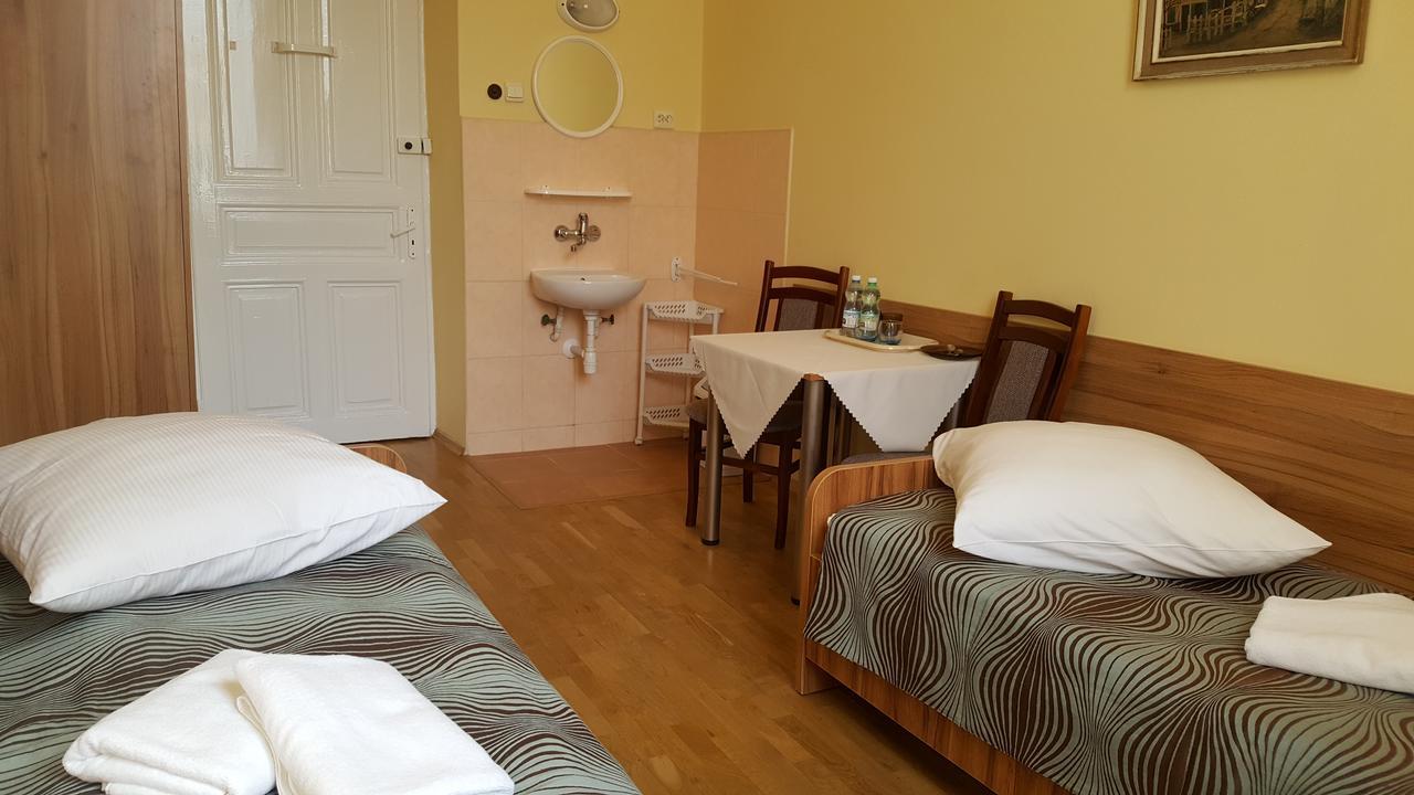 Stary Dom Zdrojowy Hotel Криница-Здруй Екстериор снимка