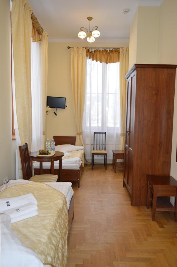 Stary Dom Zdrojowy Hotel Криница-Здруй Екстериор снимка