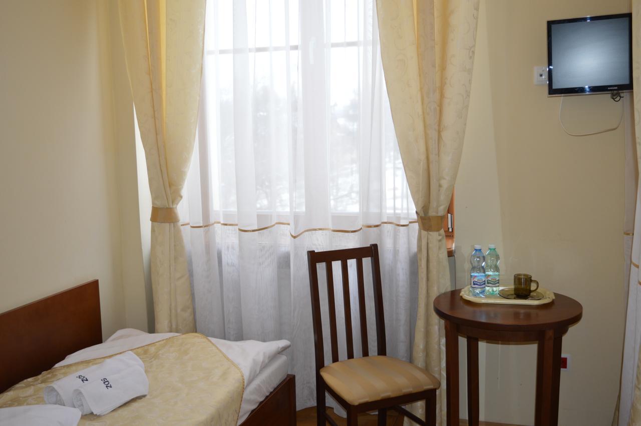 Stary Dom Zdrojowy Hotel Криница-Здруй Екстериор снимка